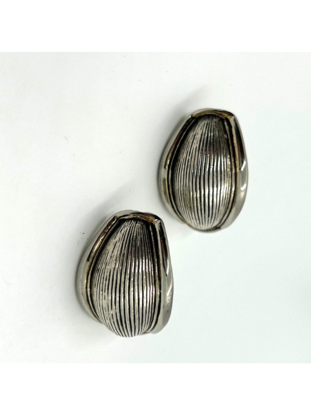 Vintage Silver-Tone Ribbed Clip-On Earrings Chunky Teardrop Dome Statement - Picture 2 of 10